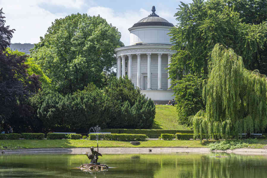 Polonia - Varsovia 192 - templo de Vesta.jpg